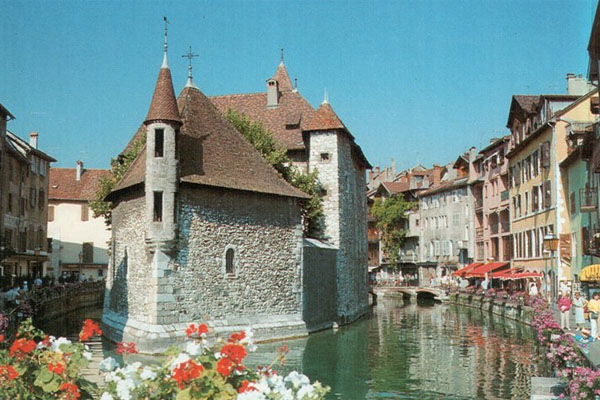 Городской средневековый замок